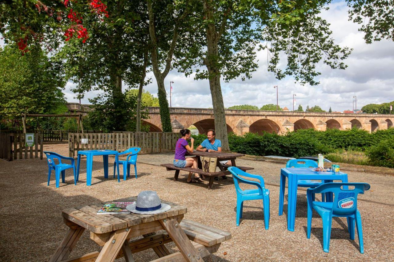 Camping De Nevers Bagian luar foto
